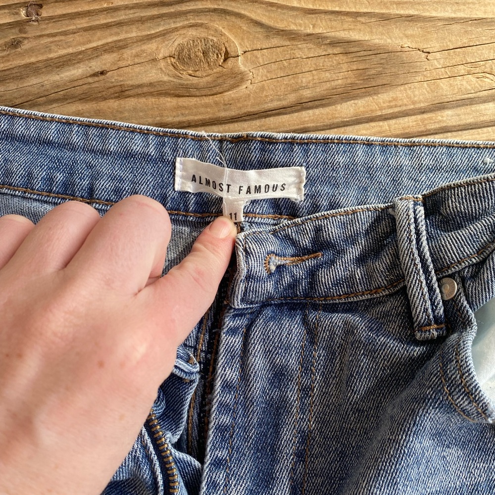 Boyfriend Style Jeans - Picture 4 of 4